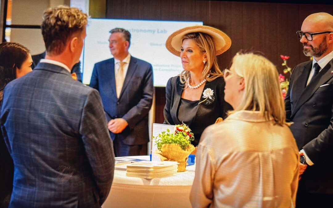 From crown to global mind